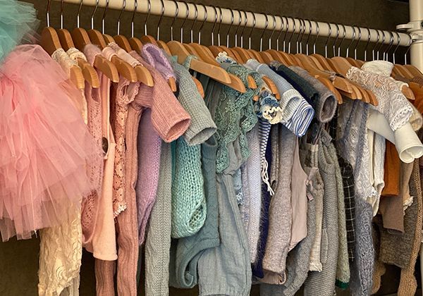 Reichhaltige Auswahl an Babykleidung für Jungen und Mädchen